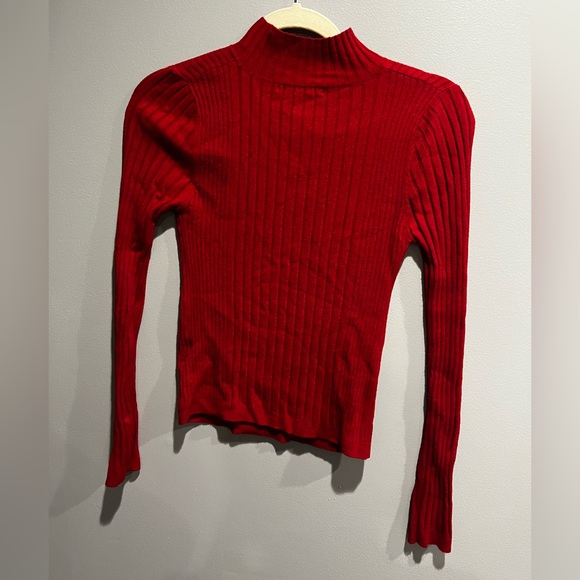 Forever21 turtleneck top - Picture 2 of 2